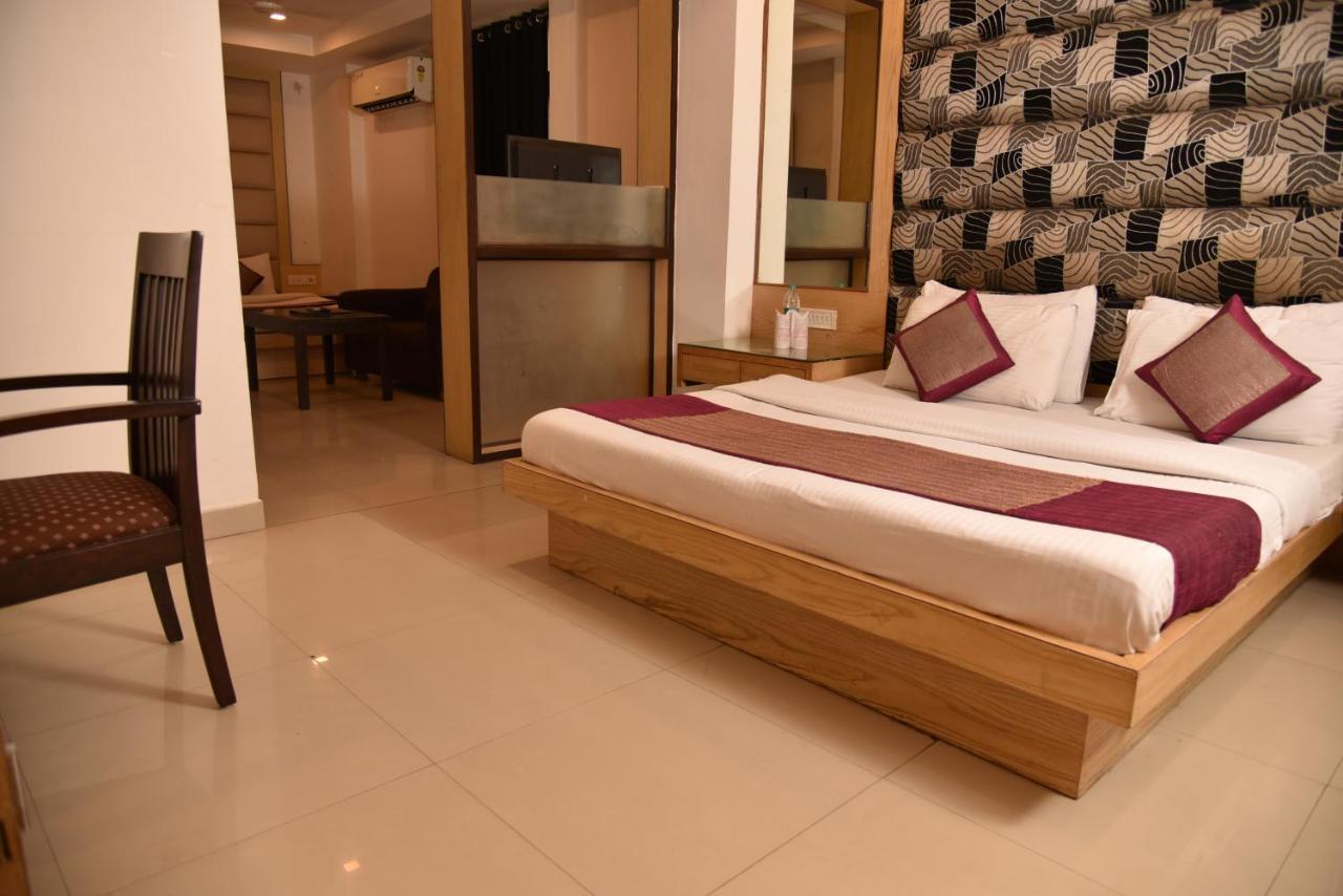 Hotel Yellow Saffron Delhi (National Capital Territory of India) Exterior foto