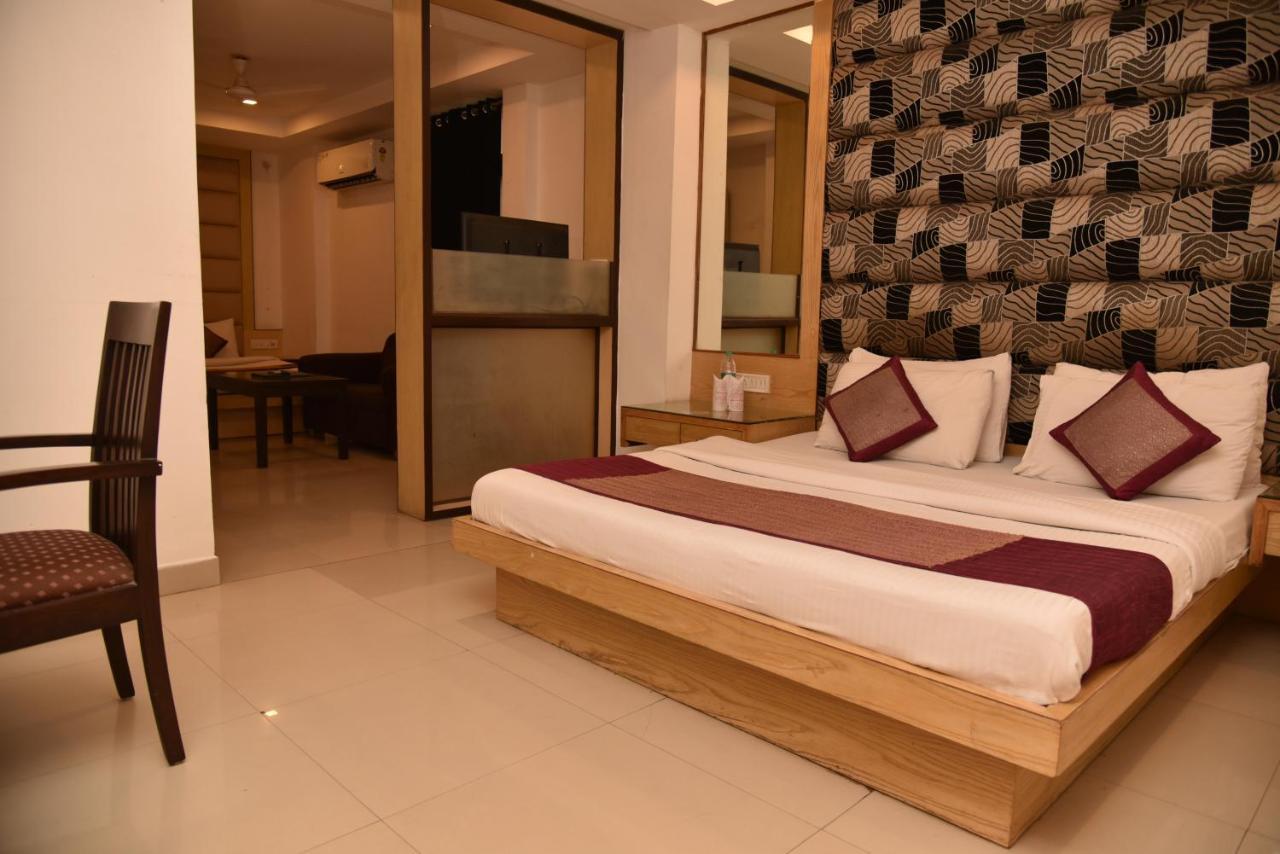 Hotel Yellow Saffron Delhi (National Capital Territory of India) Exterior foto
